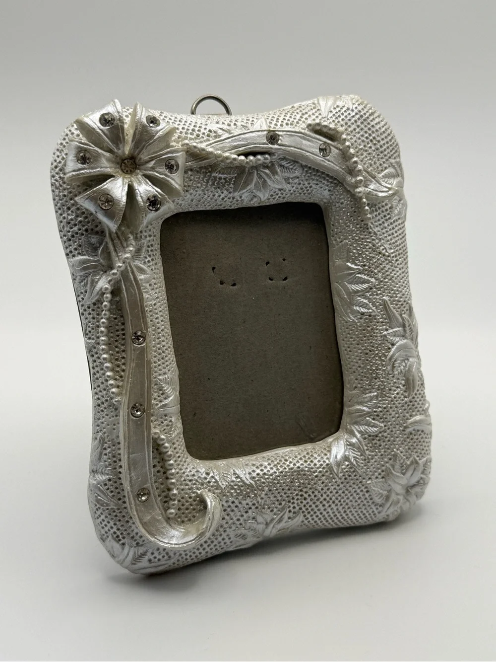 Vintage Decorative Floral Photo Frame with a pearl like finish, small 5,5x4,5